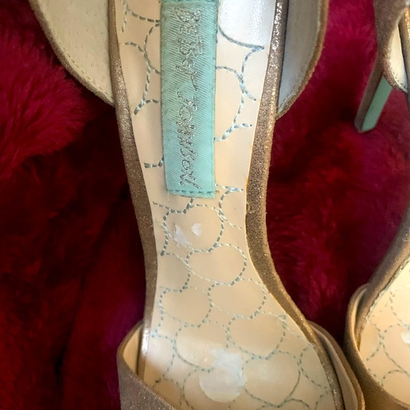 Betsy Johnson Gold Heels - size 6 - Picture 7 of 7